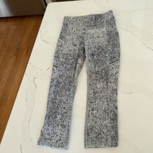 Black and white cropped leggings
